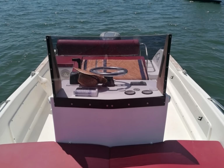 Rent a Jeanneau Cap Camarat 675 Lège-Cap-Ferret