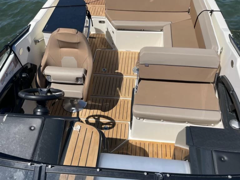 Motorboat rental in Hyères - Quicksilver Activ 755 Cruiser