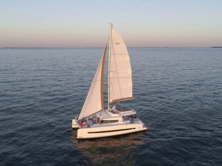 Yacht charter Marina de Lagos cheap Bali 4.3
