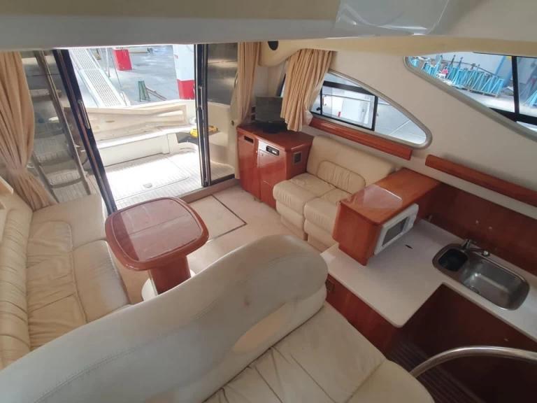 Cranchi Atlantique 40 Fly in Nettuno on SamBoat