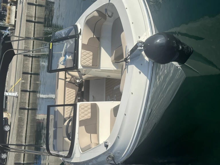 Motorboat for rent Lausanne at the best price