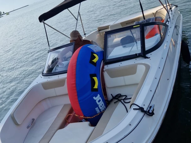 Bayliner VR4 charter bareboat or captained in  Lausanne