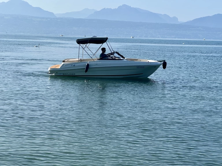 Yacht charter Lausanne cheap VR4