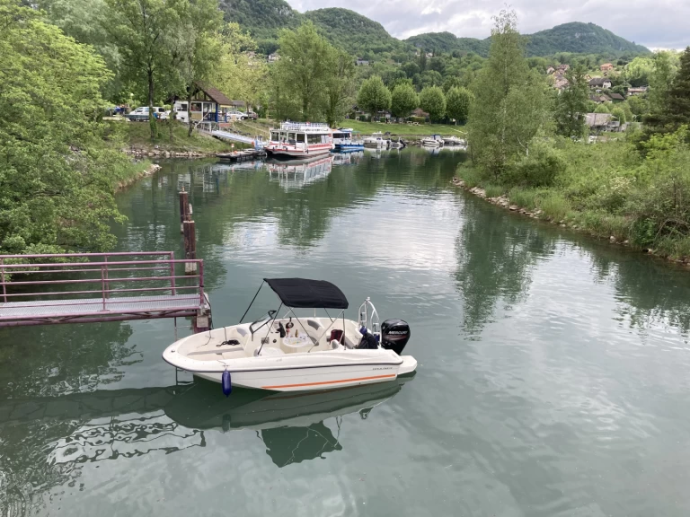 Yacht charter Conjux cheap Element E5
