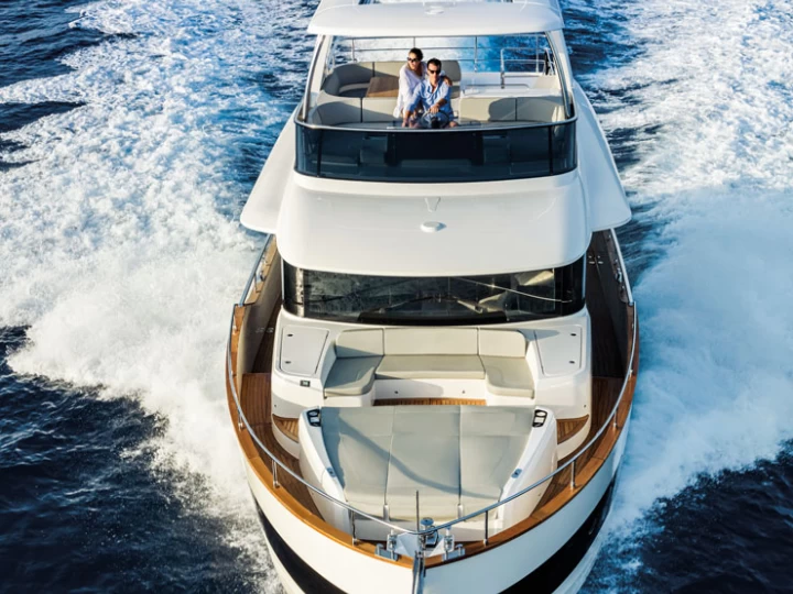 Bareboat Rental Motorboat Azimut with a boat licence