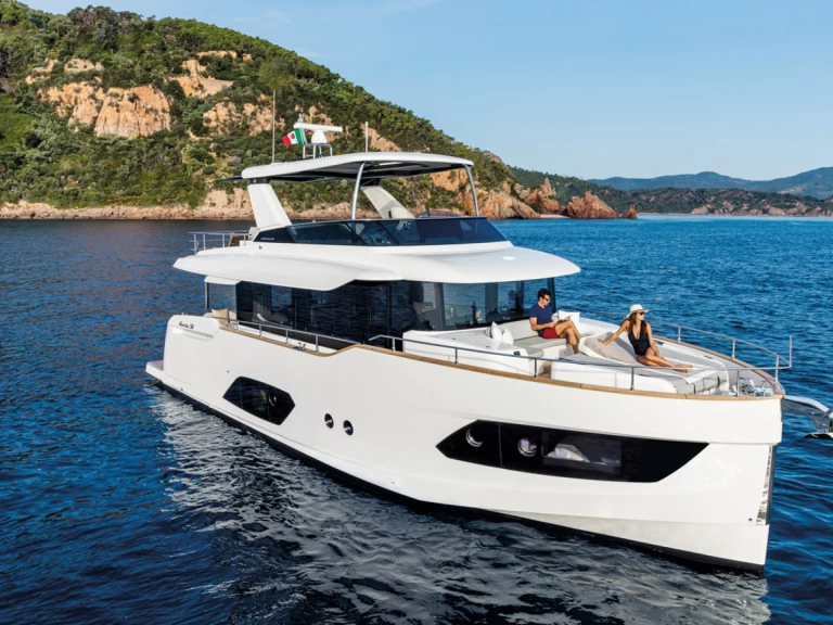 Boat rental Azimut Azimut 60 Fly in Monaco on Samboat