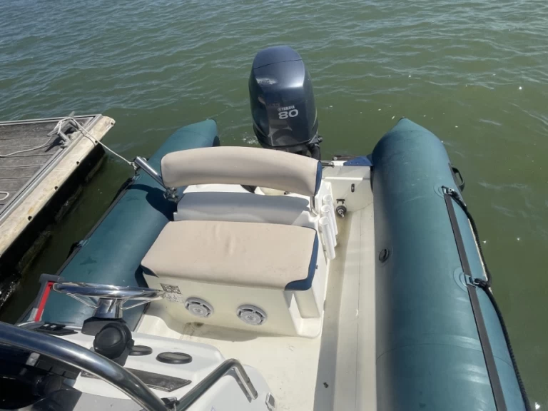 Yacht charter La Plaine-sur-Mer cheap Sunrider 550 Bleu