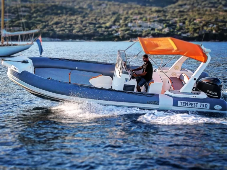 Bareboat Rental RIB Capelli with a boat licence