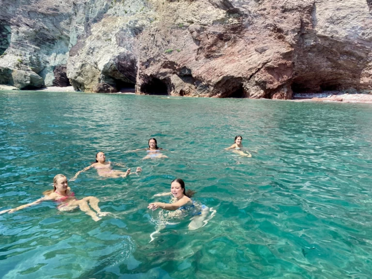 Rent a Boston Whaler Boston Whaler 220 Dauntless La Spezia