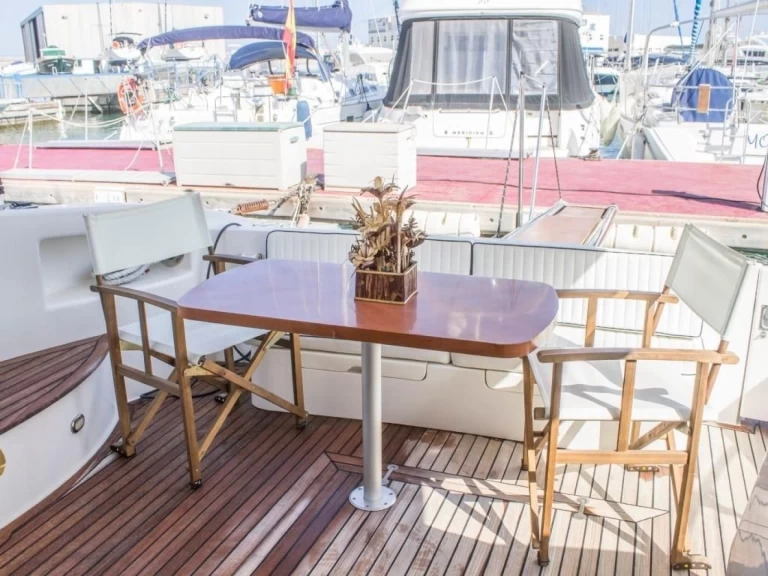 Yacht charter Villefranche-sur-Mer cheap Princess 45 Fly