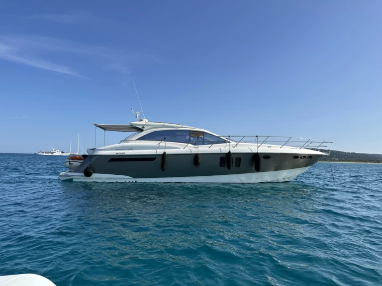 Luxury Yacht for rent Saint-Raphaël at the best price