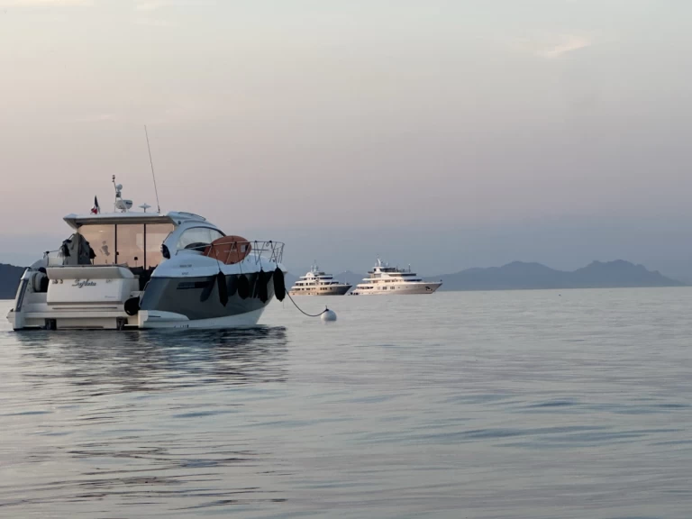 Yacht charter Saint-Raphaël cheap ABSOLUTE 52