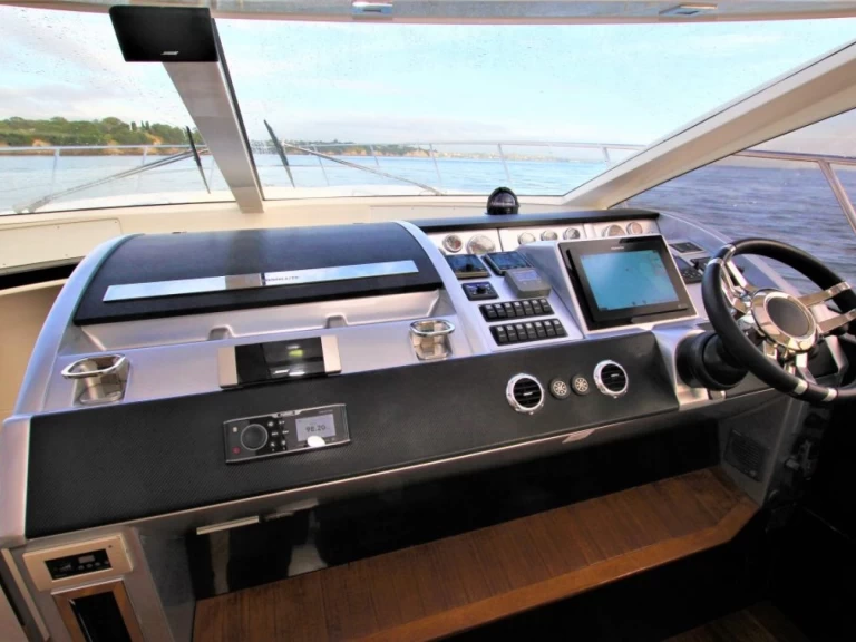 Luxury Yacht rental in Saint-Raphaël - Absolute Yachts ABSOLUTE 52
