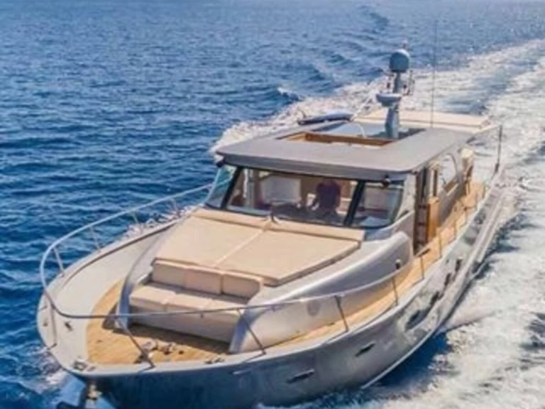 Luxury Yacht rental with or without captain Lobster Dénia