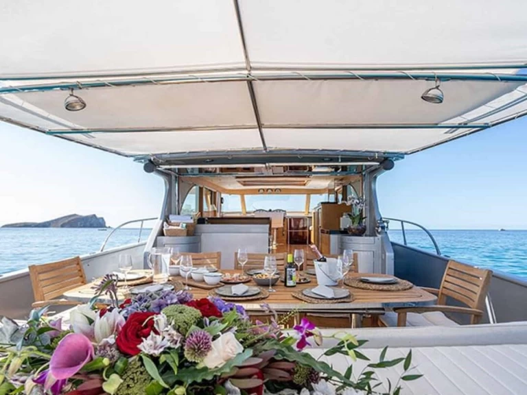 Lobster 62 in Dénia on SamBoat