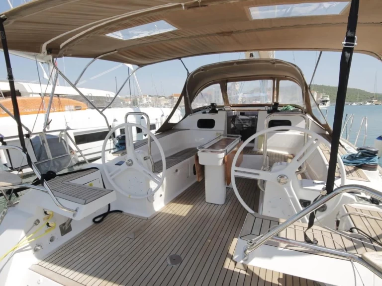 Rent a Bénéteau Oceanis 45 Antibes