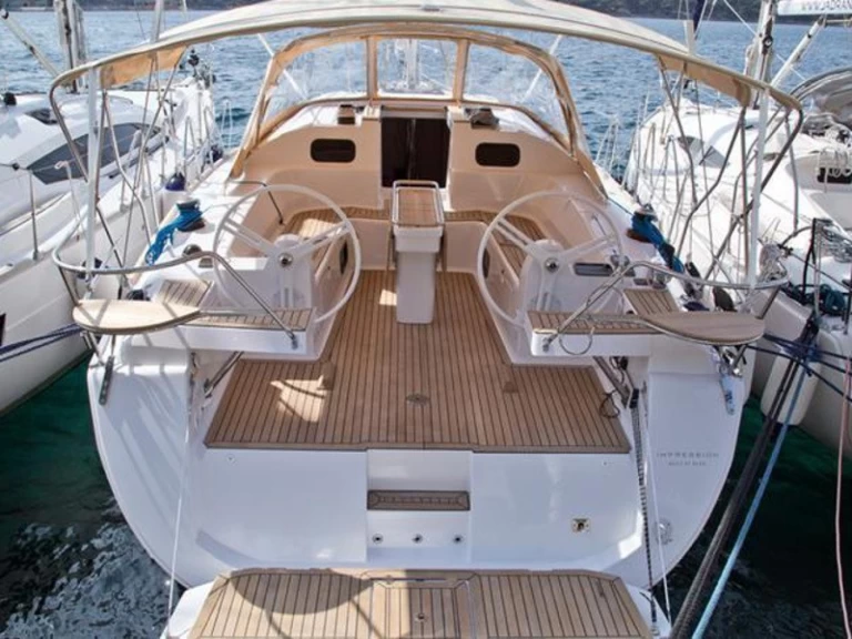 Boat rental Bénéteau Oceanis 45 in Antibes on Samboat