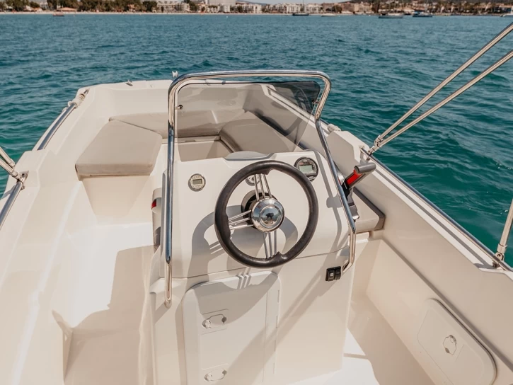 Motorboat rental with or without captain V2 BOATS Can Picafort
