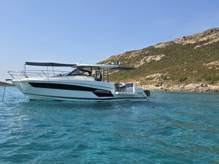 Motorboat rental with or without captain Jeanneau Cavalaire-sur-Mer