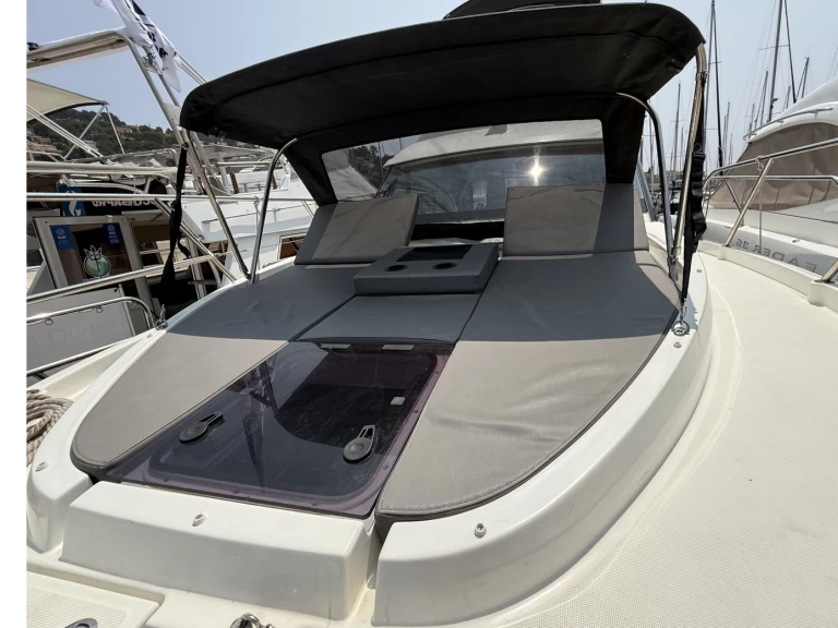 Rent a Bénéteau Antares 11.20 Fly Saint-Mandrier-sur-Mer