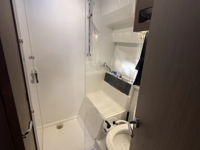 Motorboat rental in Saint-Mandrier-sur-Mer - Bénéteau Antares 11.20 Fly