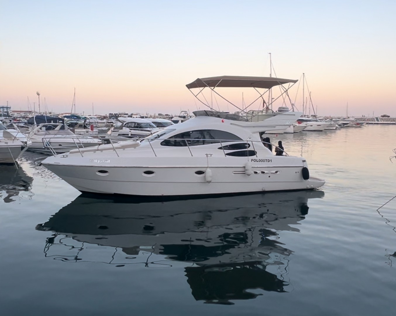 Rent a Motorboat Azimut 39 Fly in Puerto Banús (MMYACHT) | SamBoat