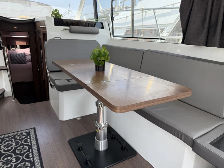 Bénéteau Antares 11.20 Fly in Saint-Mandrier-sur-Mer on SamBoat