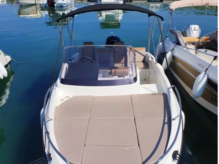 Rent a Quicksilver Activ 605 Sundeck Empuriabrava