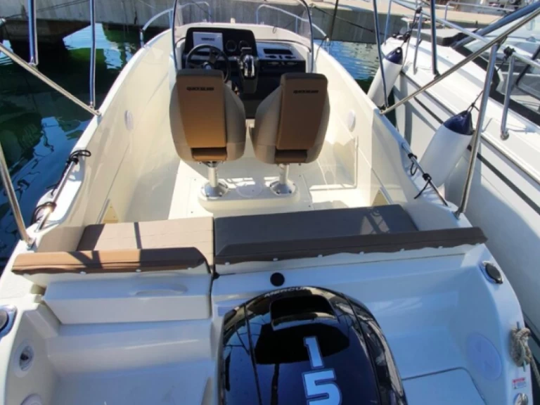 Yacht charter Empuriabrava cheap Activ 605 Sundeck