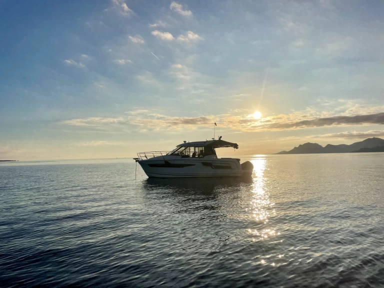 Motorboat for rent Mandelieu-la-Napoule at the best price