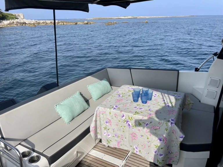 Yacht charter Mandelieu-la-Napoule cheap Merry Fisher 895 Cruiser