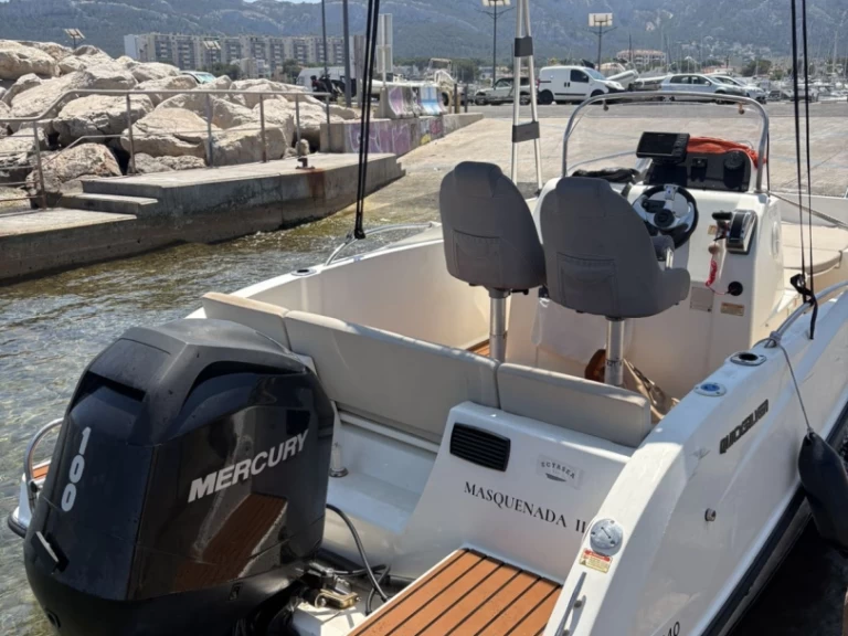 Bareboat Rental Motorboat Quicksilver with a boat licence
