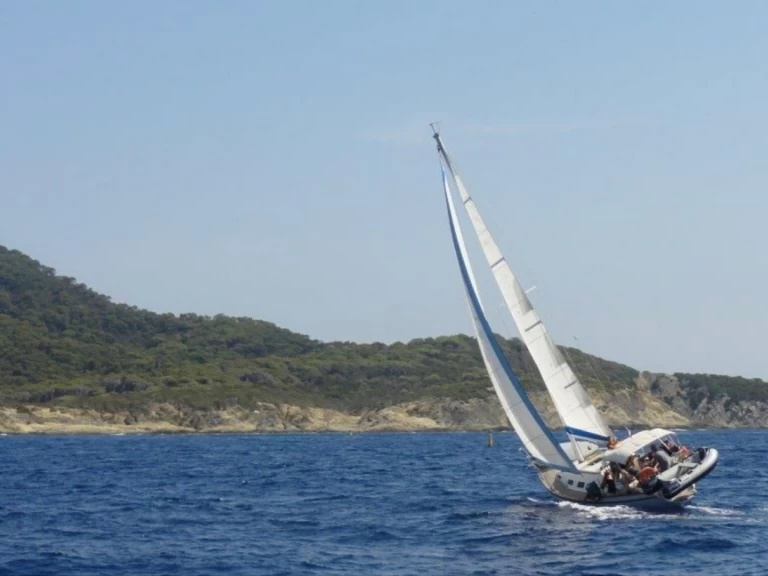 Sailboat rental in Toulon - Comar Comet 1050