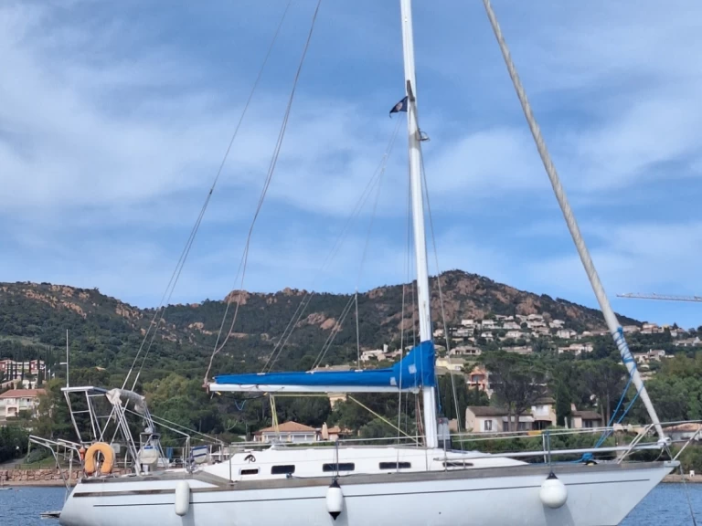 Bareboat Rental Sailboat Comar with a boat licence