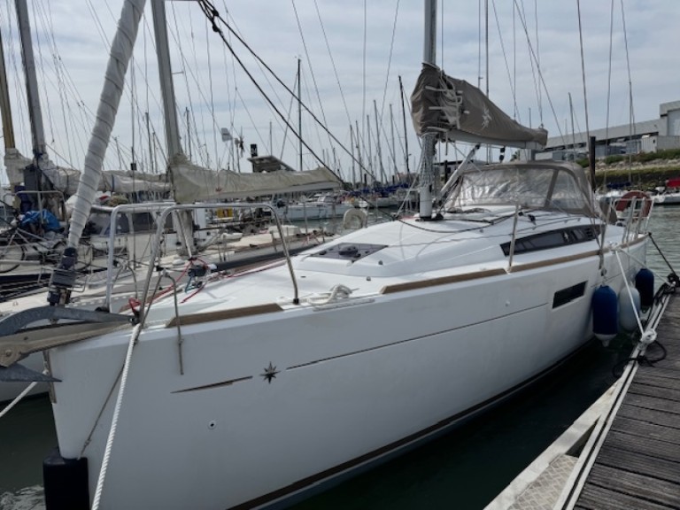Yacht charter La Rochelle cheap SUN ODYSSEY 349 QR 2016