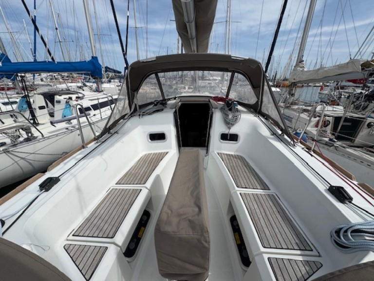 Sailboat rental in La Rochelle - SUN ODYSSEY 349 QR 2016 SUN ODYSSEY 349 QR 2016