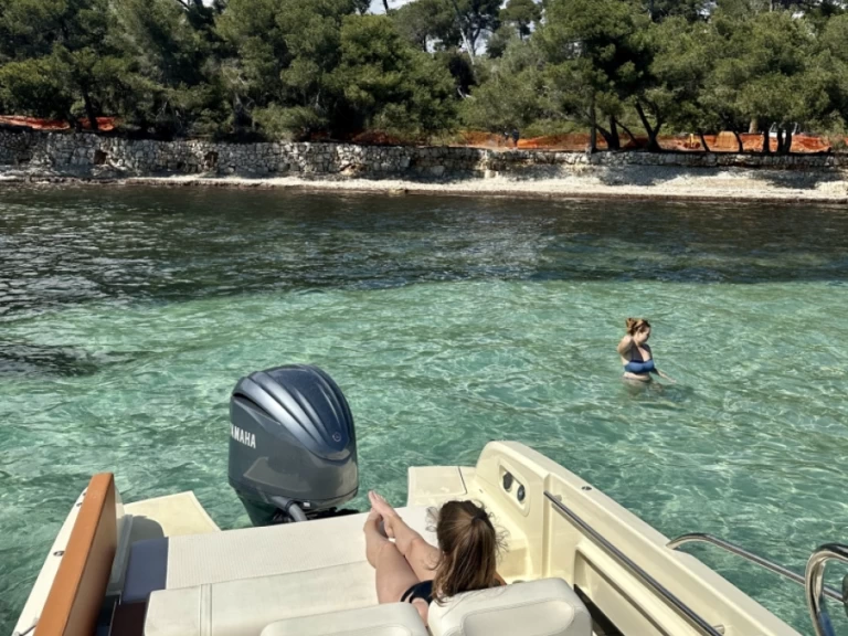 Yacht charter Mandelieu-la-Napoule cheap Invictus 240 CX