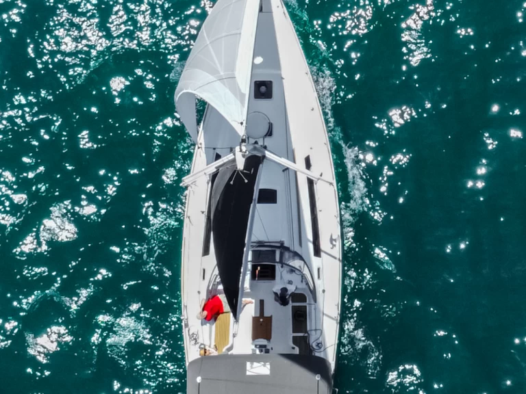 Boat rental Bénéteau Oceanis 37 in City of Oceanside on Samboat