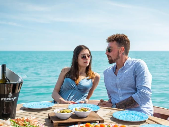 Motorboat rental with or without captain Jeanneau Vieste