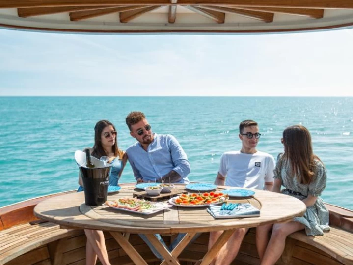 Bareboat Rental Motorboat Jeanneau with a boat licence