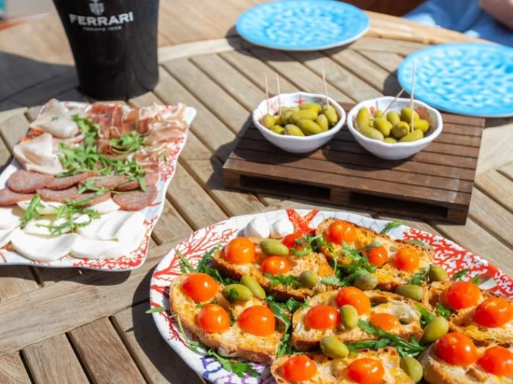 Motorboat for rent Vieste at the best price