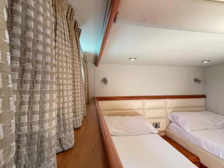 Luxury Yacht rental in Vlorë - Sunseeker Manhattan 56