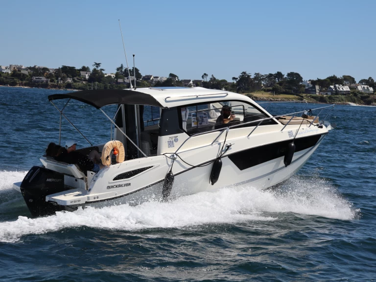 Motorboat rental with or without captain Quicksilver Locmariaquer