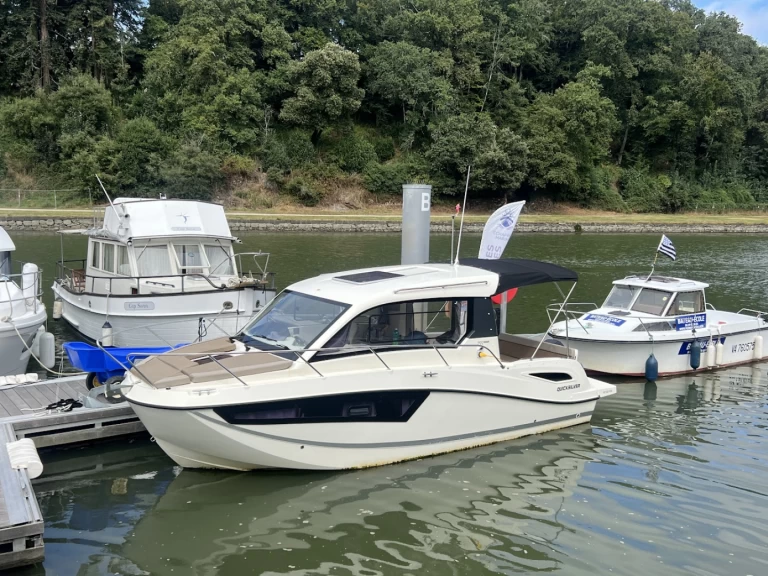 Bareboat Rental Motorboat Quicksilver with a boat licence