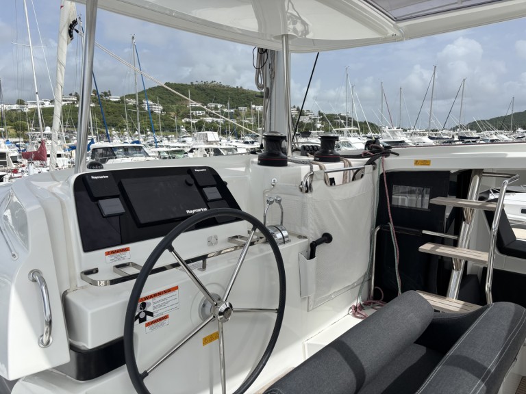 Catamaran rental in Playa Sardinera - Lagoon Lagoon 42