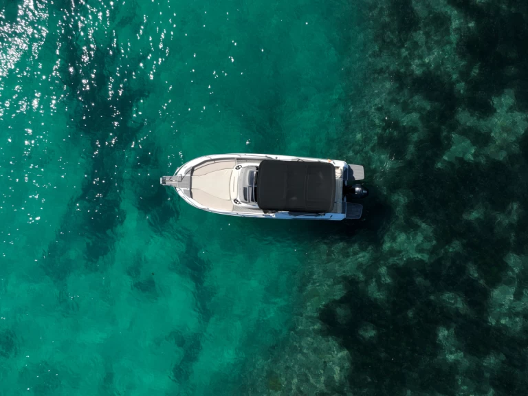 Bareboat Rental Motorboat Karnic with a boat licence