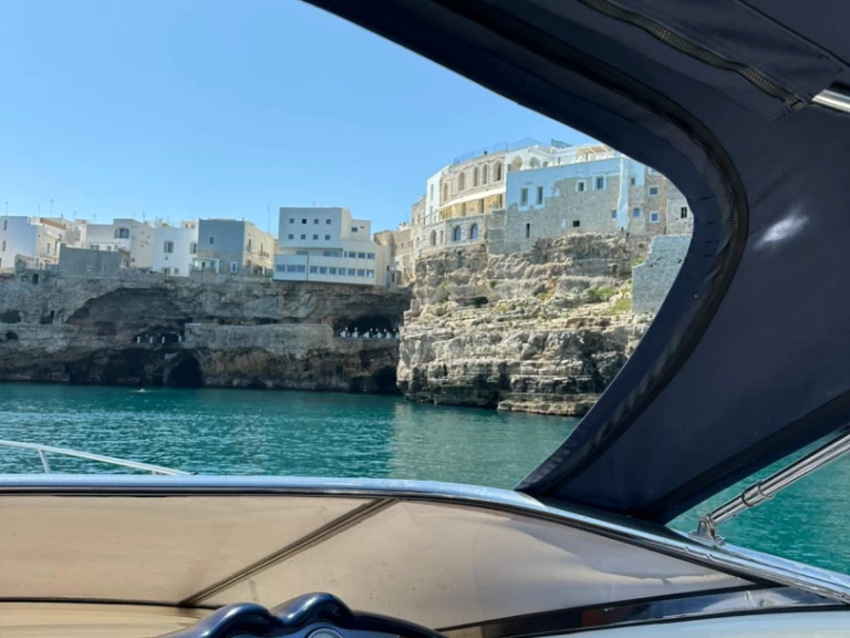 Bareboat Rental Motorboat Ferretti with a boat licence