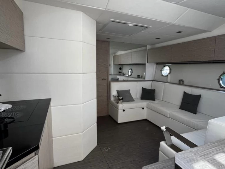 Yacht charter Capri cheap Parana 38