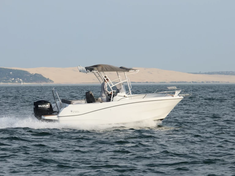 Yacht charter Arcachon cheap Cap Camarat 6.5 CC Serie 3