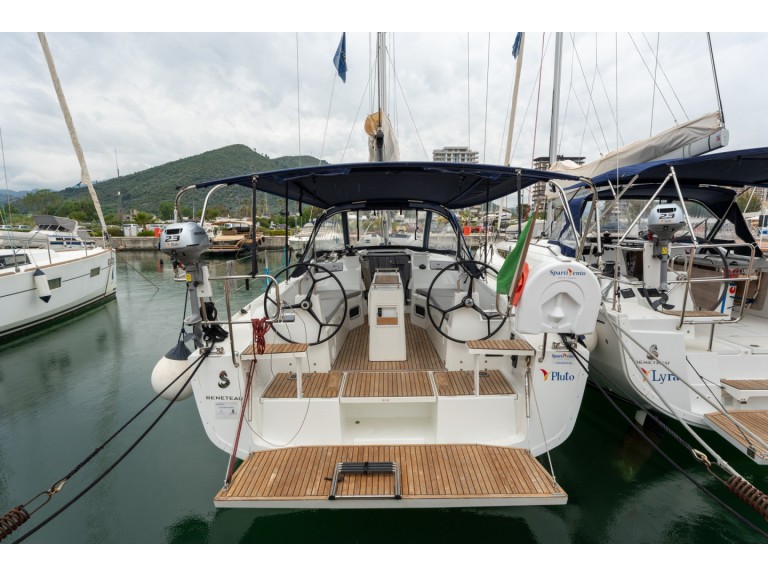 Rent a Bénéteau Oceanis 34.1 Salerno